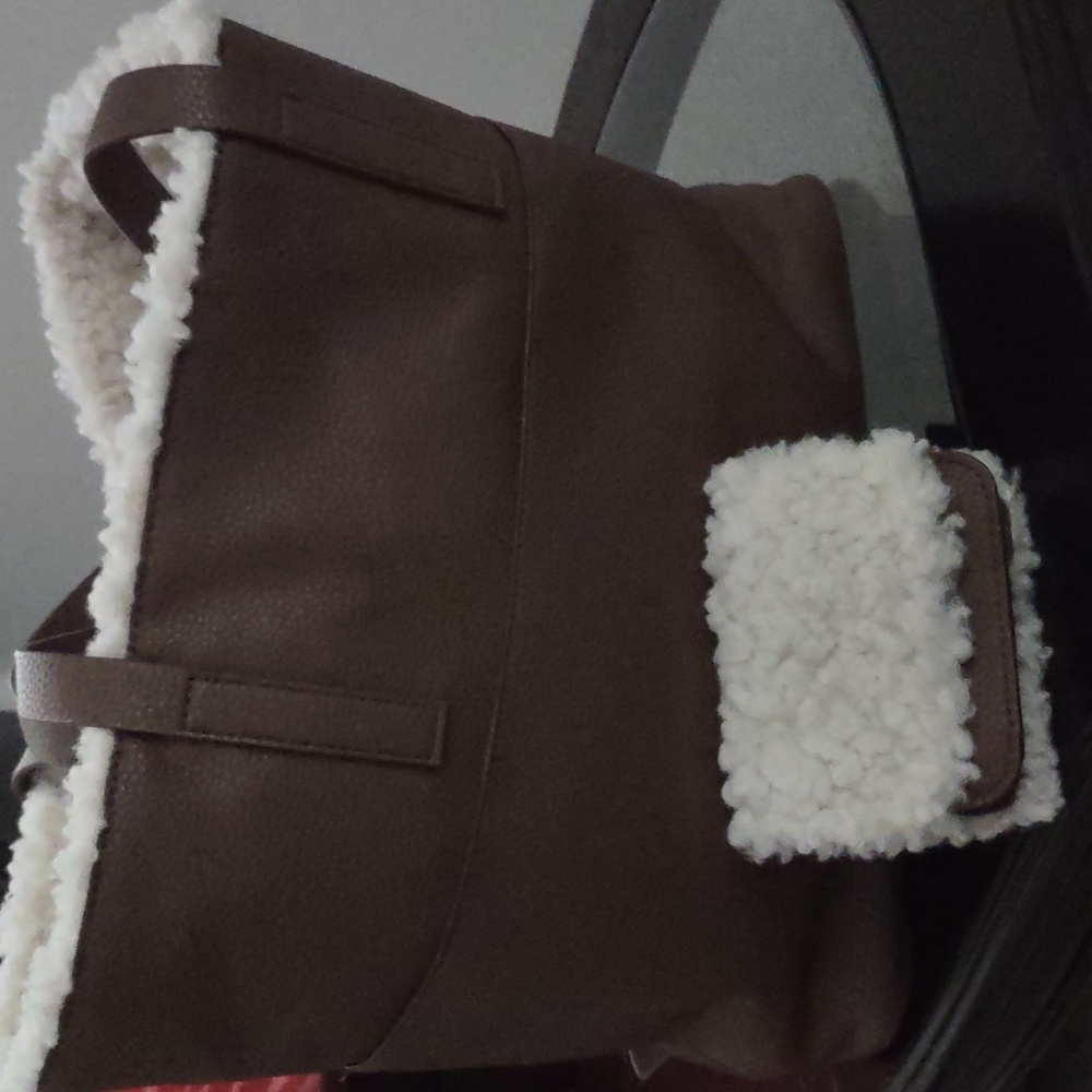 ASPEN Reversible Leather & Shearling Carryall Tote & Wallet - Picture 16 of 17